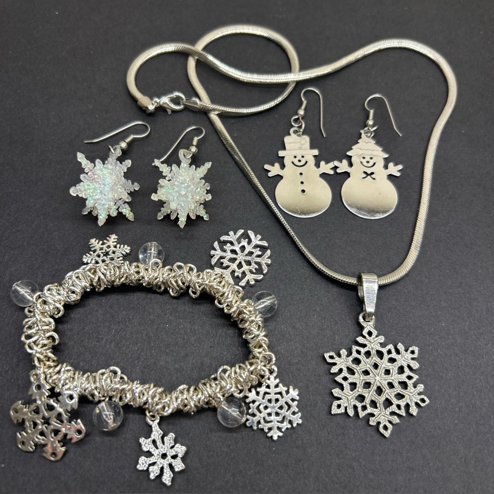 Silvertone Snowflake Snowman Jewelry Lot Charm Stretch Bracelet Earrings Pendant
